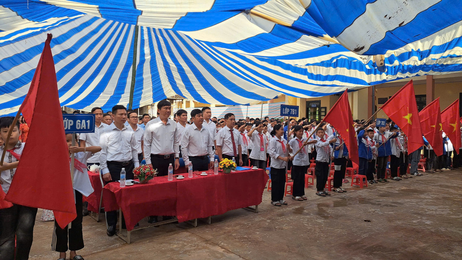 TRƯỜNG PTDTBT TIỂU HỌC VÀ THCS MƯỜNG LUÂN LONG TRỌNG TỔ CHỨC LỄ KHAI GIẢNG NĂM HỌC 2024-2025 VÀ ĐÓN BẰNG CÔNG NHẬN TRƯỜNG ĐẠT CHUẨN QUỐC GIA MỨC ĐỘ 1