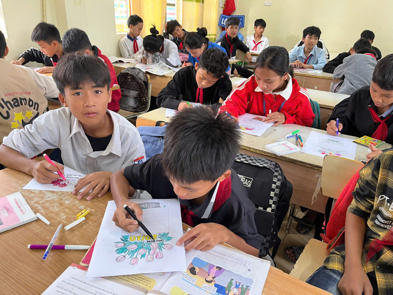 TRƯỜNG PTDTBT- TH VÀ THCS MƯỜNG LUÂN HƯỚNG TỚI NGÀY 20/10