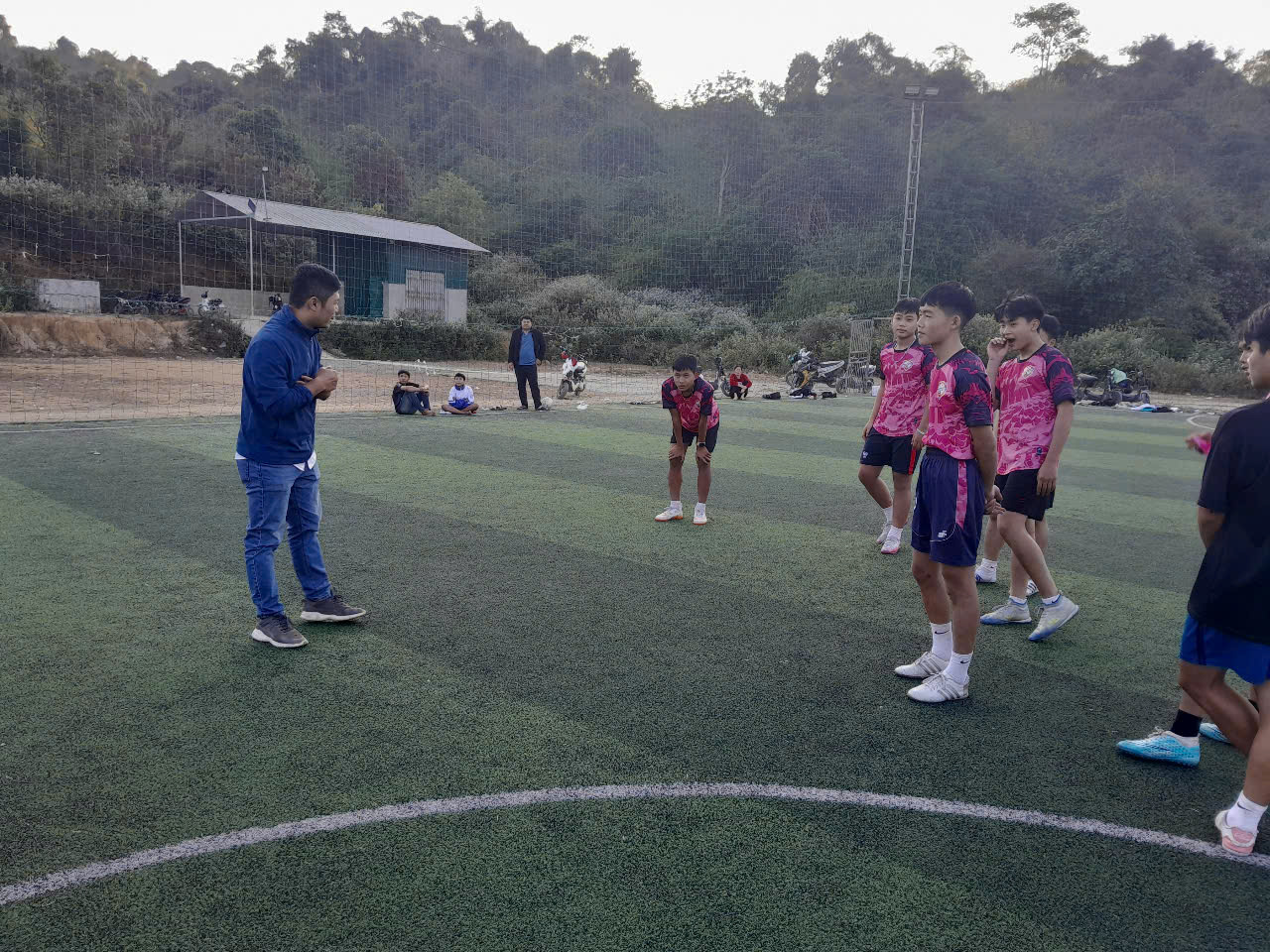 TRƯỜNG PTDTBT TH&THCS MƯỜNG LUÂN ĐẨY MẠNH  PHONG TRÀO HOẠT ĐỘNG THỂ DỤC THỂ THAO