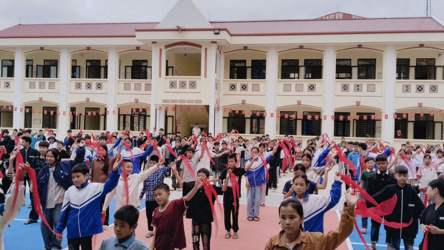 HOẠT ĐỘNG GIỮA GIỜ TRƯỜNG PTDTBT TH & THCS MƯỜNG LUÂN